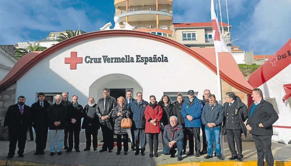 La base de salvamento marítimo de la Cruz Roja de Laxe estrena instalaciones y una moderna embarcación