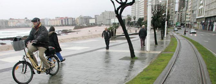 El tranvía turístico volverá a recorrer el Paseo Marítimo en Semana Santa