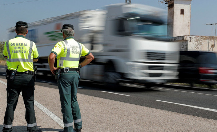 La DGT inicia este lunes una campaña especial de vigilancia de camiones y autobuses en Galicia