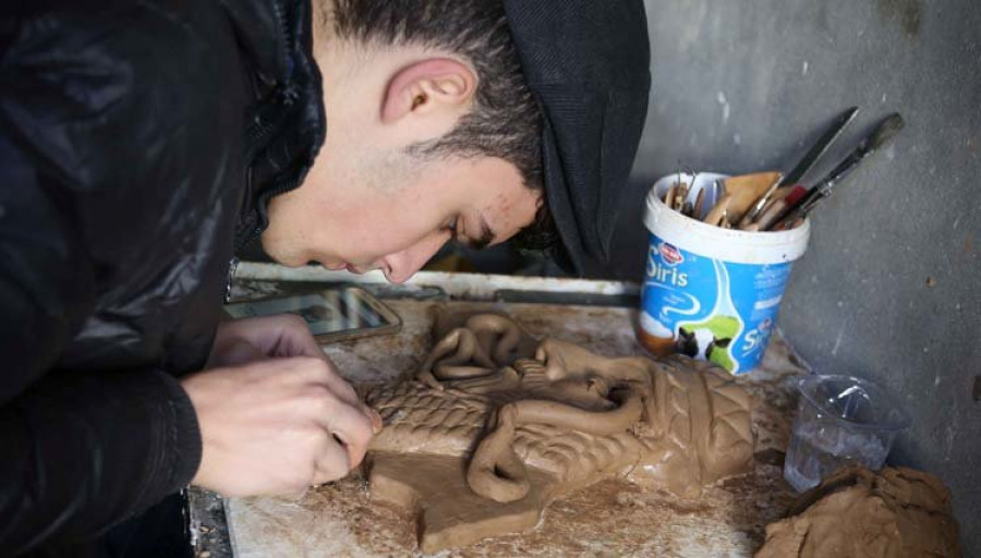 un artista iraquí recrea antiguas obras destruidas por los yihadistas