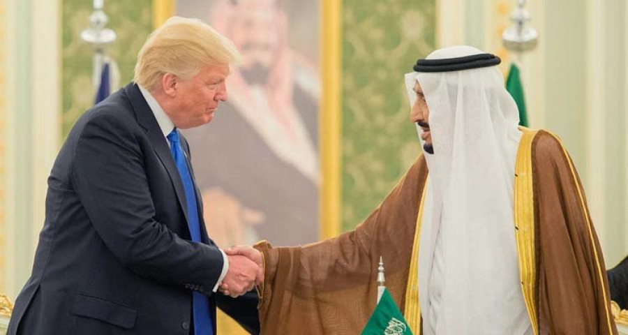 Trump firma en Arabia Saudí una venta de armas por 100.000 millones