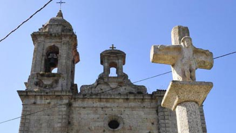 ¿Por qué le falta una torre a A Angustia?