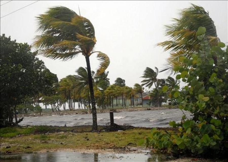 La tormenta tropical Erika se fortalece y apunta a Florida como huracán