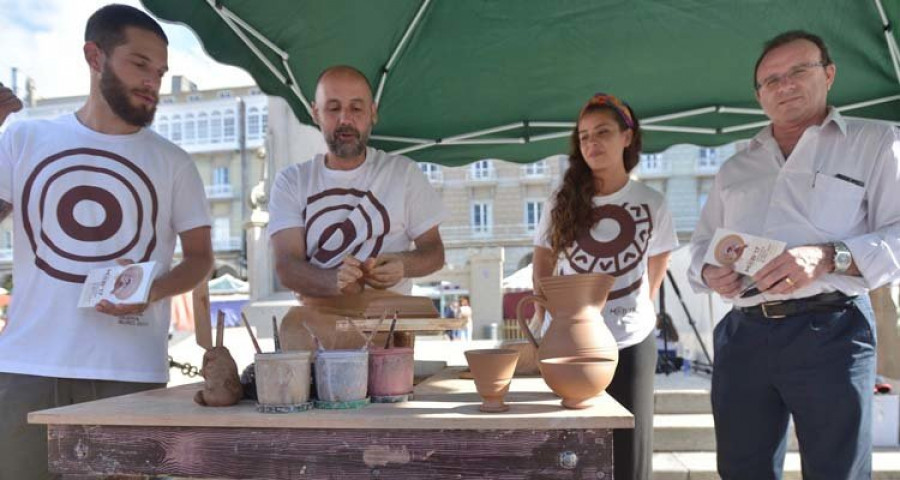 Buño promociona su Feira da Olería con una exhibición en plena plaza de María Pita