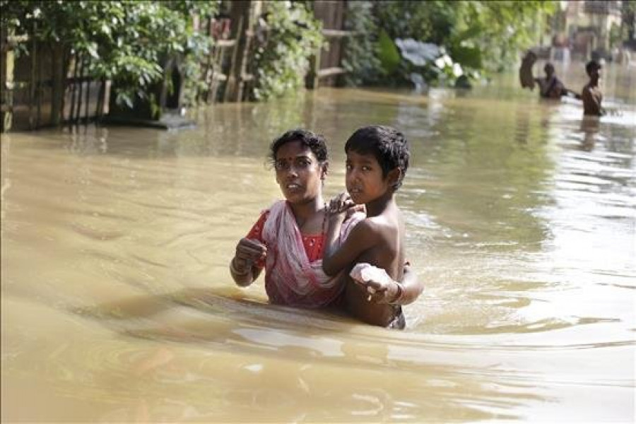 Ascienden a más de 200 los muertos por inundaciones en la India