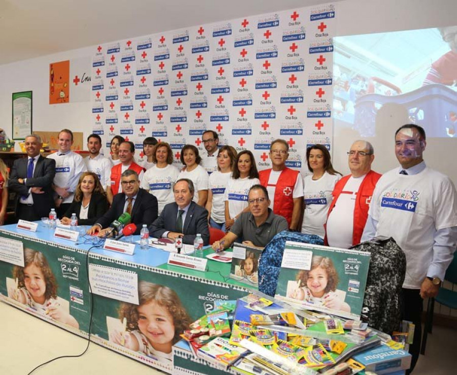 Carrefour y Cruz Roja recogen material escolar para 6.000 niños en dificultades económicas