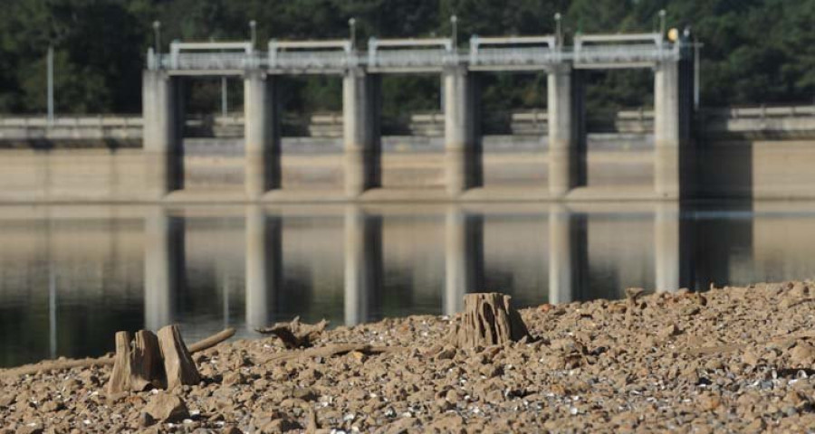 La Xunta mantendrá reuniones quincenales con los alcaldes para estudiar el estado de 
la presa de Cecebre