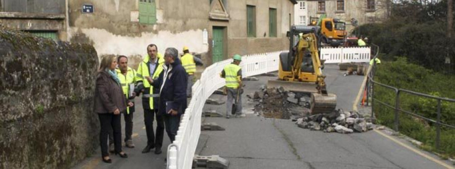 El corte de la calle del Río provoca colas diarias en Visma al disponer de un único vial