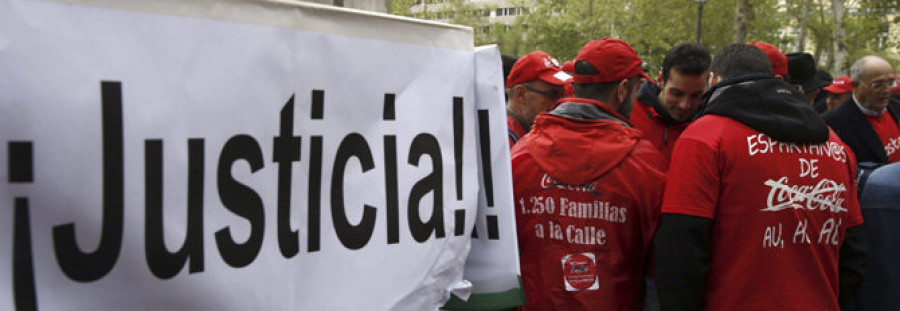 Los sindicatos piden a Coca Cola que reabra la fábrica y readmita a los empleados