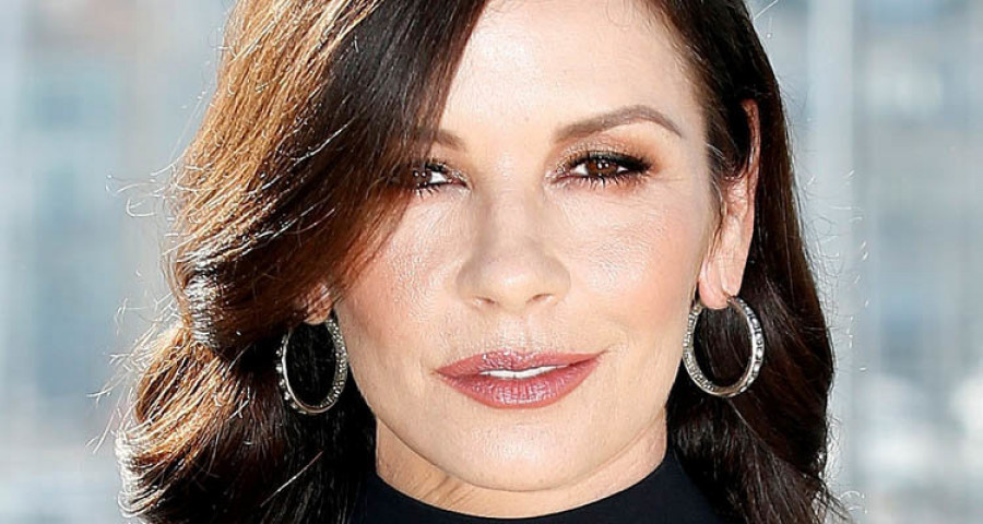 Catherine Zeta-Jones, “indignada” con el productor Harvey Weinstein