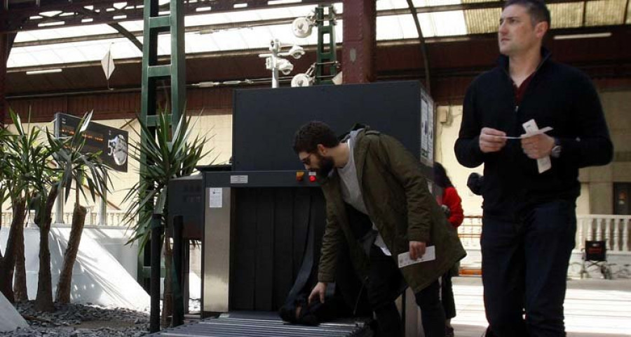 Policías y vigilantes denuncian la falta de seguridad de la estación de San Cristóbal