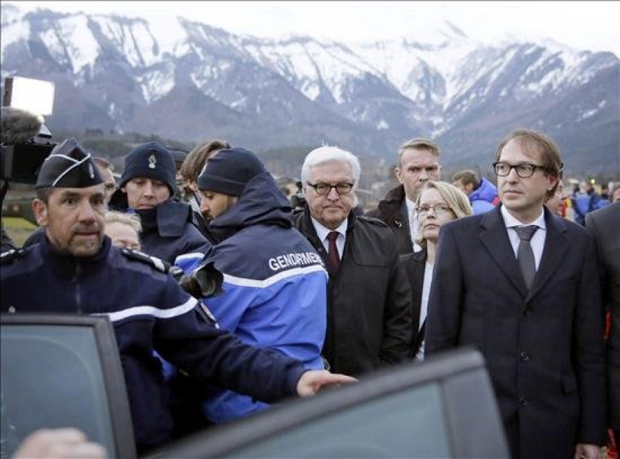 Steinmeier tras sobrevolar la zona del accidente: "es la imagen del horror"