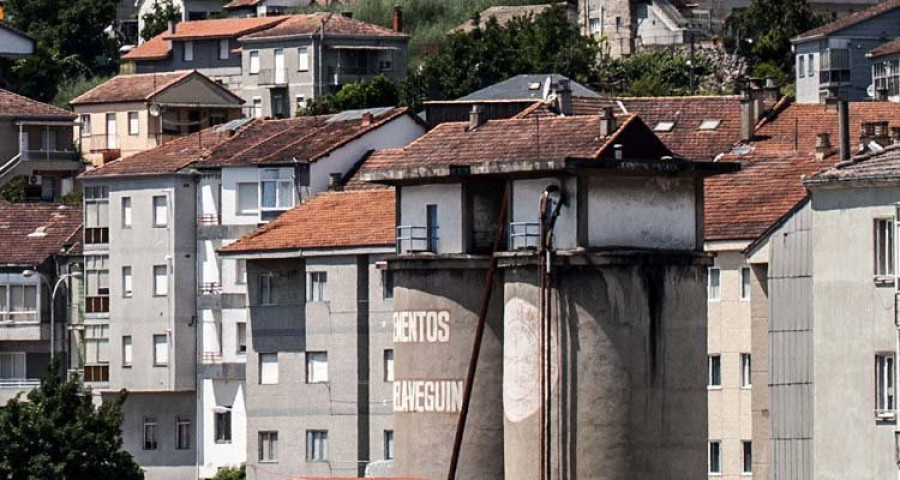 Desalojan a cinco familias de Ourense al aparecer 42 cartuchos de dinamita en una buhardilla