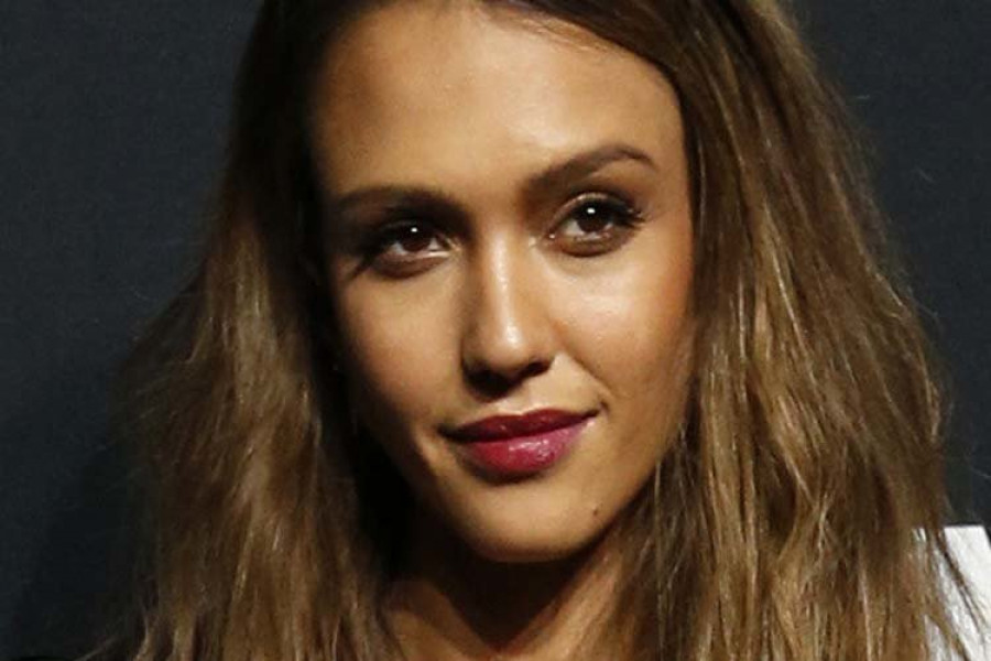 Jessica Alba presenta a su 
hijo recién nacido en Instagram