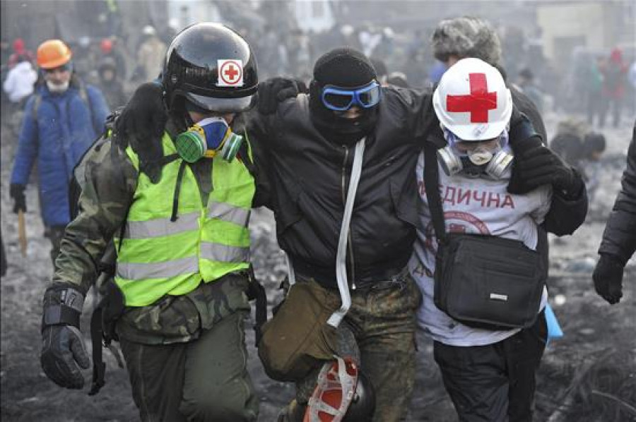 Detienen a doce policías sospechosos de asesinar manifestantes en Kiev