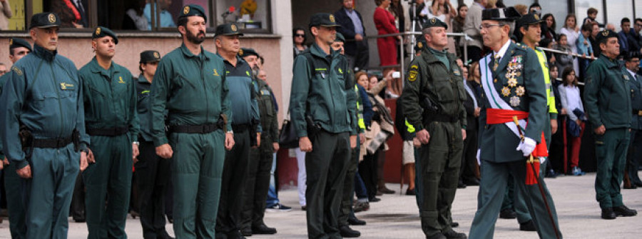 La Guardia civil condecora a 70 personas