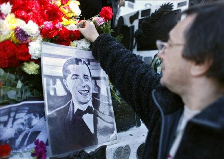 Argentina recuerda a Carlos Gardel al cumplirse 80 años de su muerte