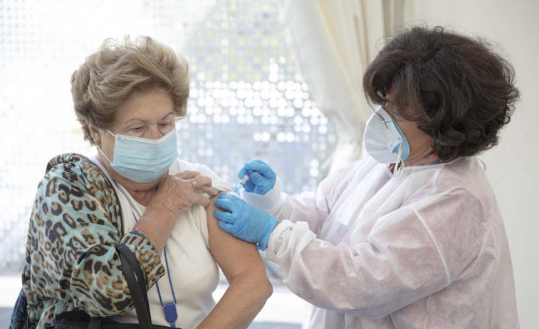 Más del 75 % de los mayores de 65 años ya están vacunados contra gripe en Galicia