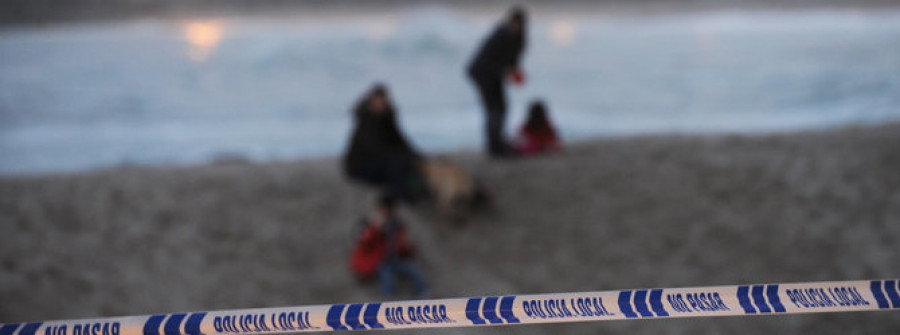 La primera alerta naranja costera de la temporada obliga a cerrar las playas