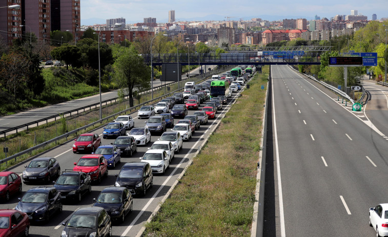 Un confinamiento autonómico de  casi un mes