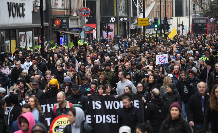Al menos 36 detenidos en una protesta de negacionistas en Londres