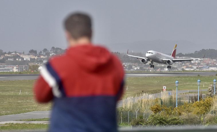 Vueling operará también desde el aeropuerto de Lavacolla sus vuelos  a Valencia y Sevilla