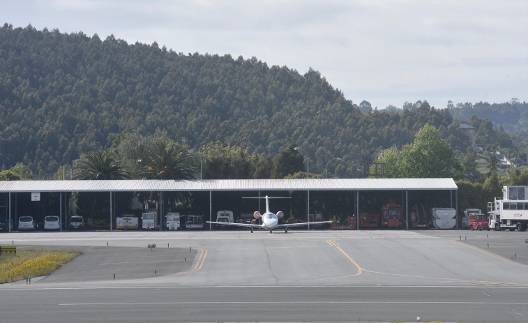 Aena renovará en su totalidad el pavimento de la pista del aeropuerto de Alvedro