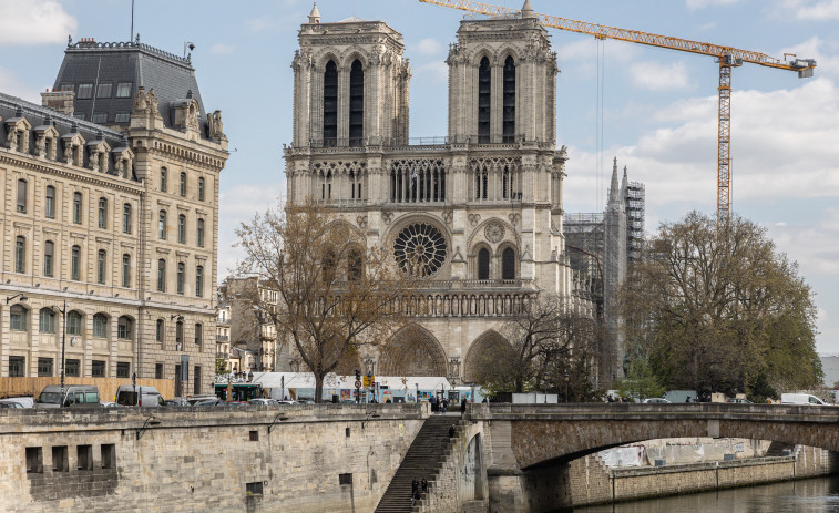 Cerrada temporalmente la plaza de la catedral de Notre Dame por altos niveles de plomo