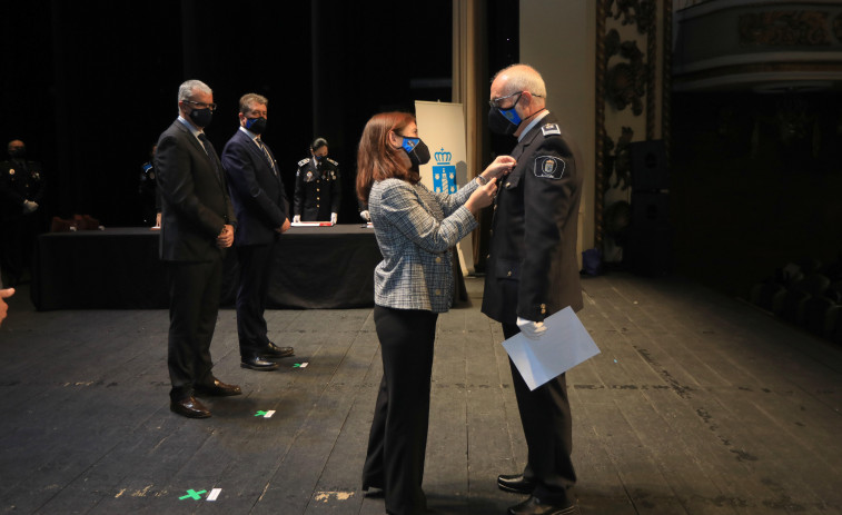 La Policía Local celebra su 175 aniversario con un libro y una ceremonia en el Teatro Colón