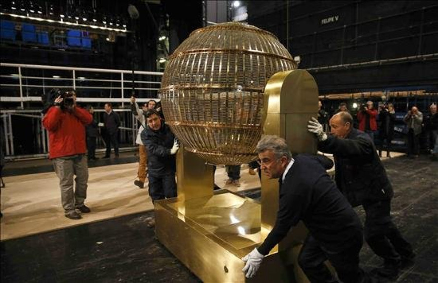 Los bombos de lotería llegan al Teatro Real, empieza la cuenta atrás para la ilusión