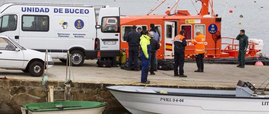 Recuperan el cuerpo de uno de los tripulantes del Paquito II en Corrubedo