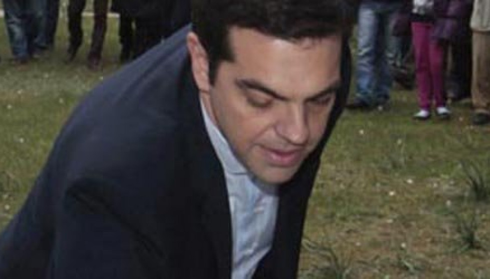 Alexis Tsipras llena de carga simbólica su jura como primer ministro griego
