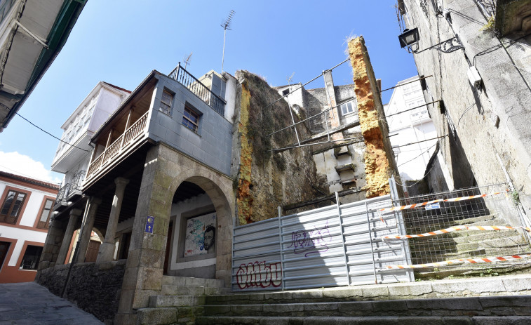 Prohíben al dueño de la Casa Gótica acercarse al edil Andrés Hermida