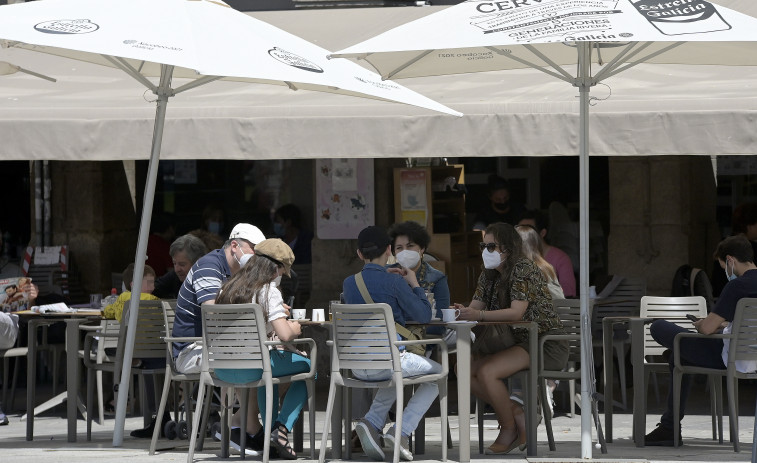 Galicia levanta las restricciones entre la 1 y las 6 de la mañana y elimina el máximo de personas por grupo, salvo en la hostelería