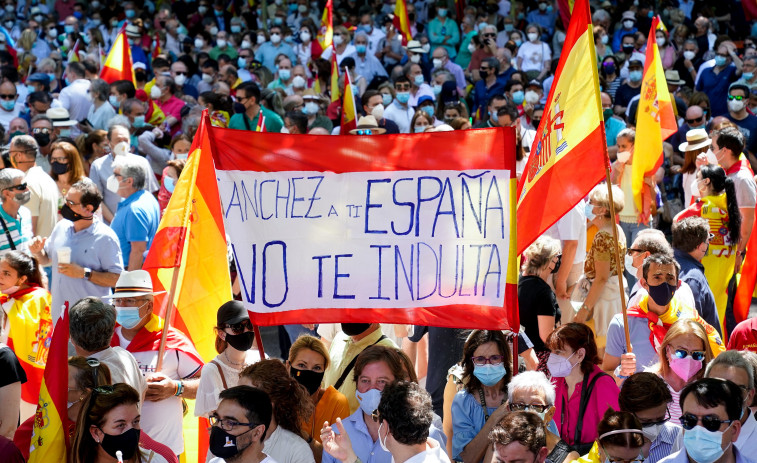 La Plaza de Colón grita no a los indultos y los líderes evitan la foto de la derecha