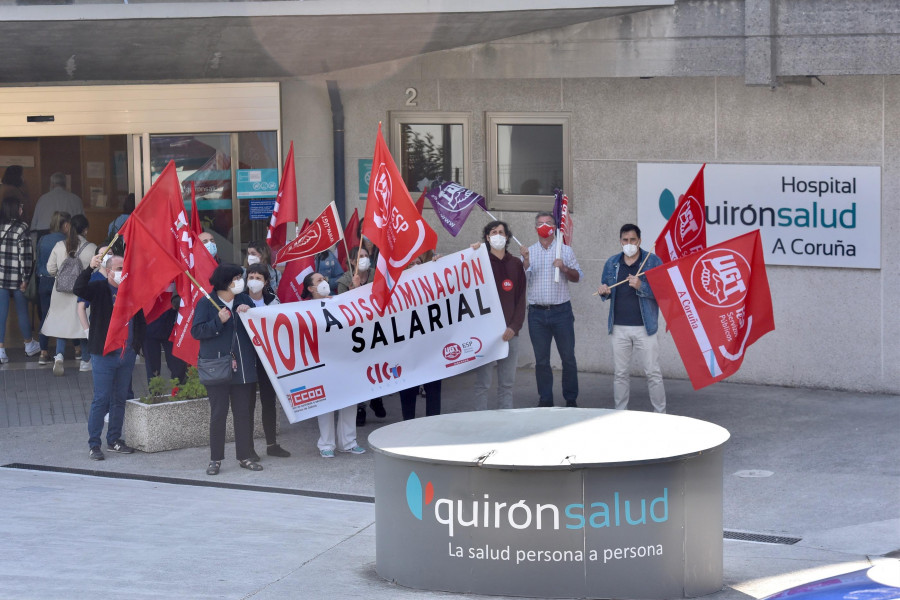 Empleados del hospital Quirón protestan por la sobrecarga de trabajo que padece la plantilla