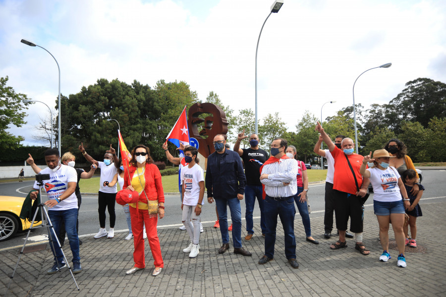 Una manifestación rodada exige en Oleiros la condena de la violencia en Cuba