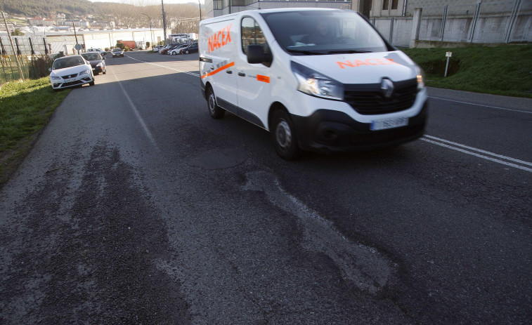 La avenida de la Diputación, en Sabón, estará cortada por el día este fin de semana por las obras de ampliación