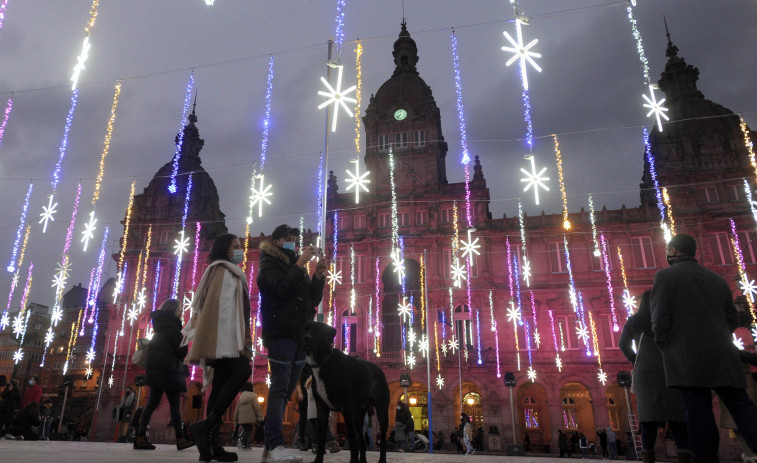 Los comerciantes piden reunirse con el Ayuntamiento para decidir la colocación de las luces de Navidad