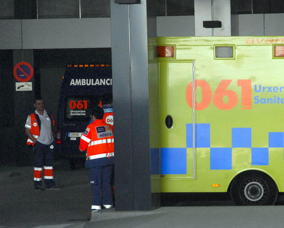 Ambulancia en urgencias del Chuac