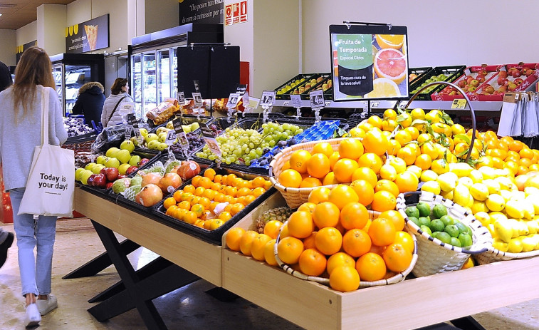 Competencia cree que los supermercados trasladan la rebaja del IVA de los alimentos básicos a sus precios