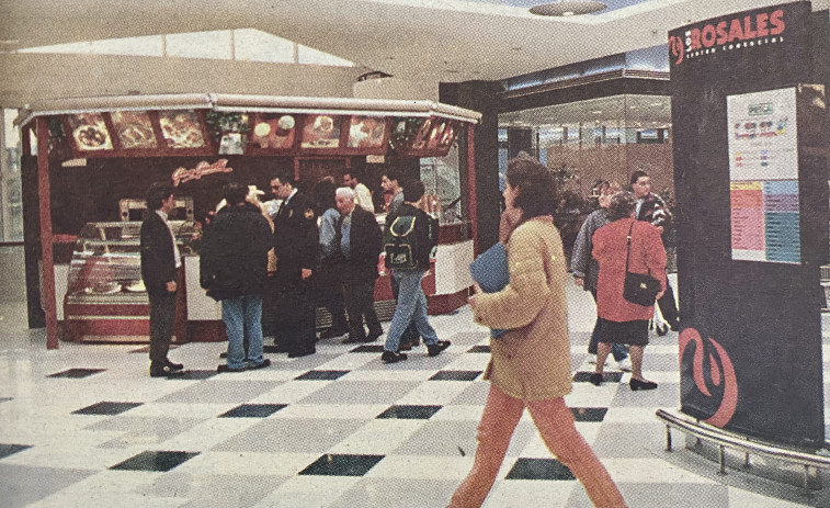 Hace 25 años: El centro comercial de Los Rosales recibió a 40.000 personas en su primer día