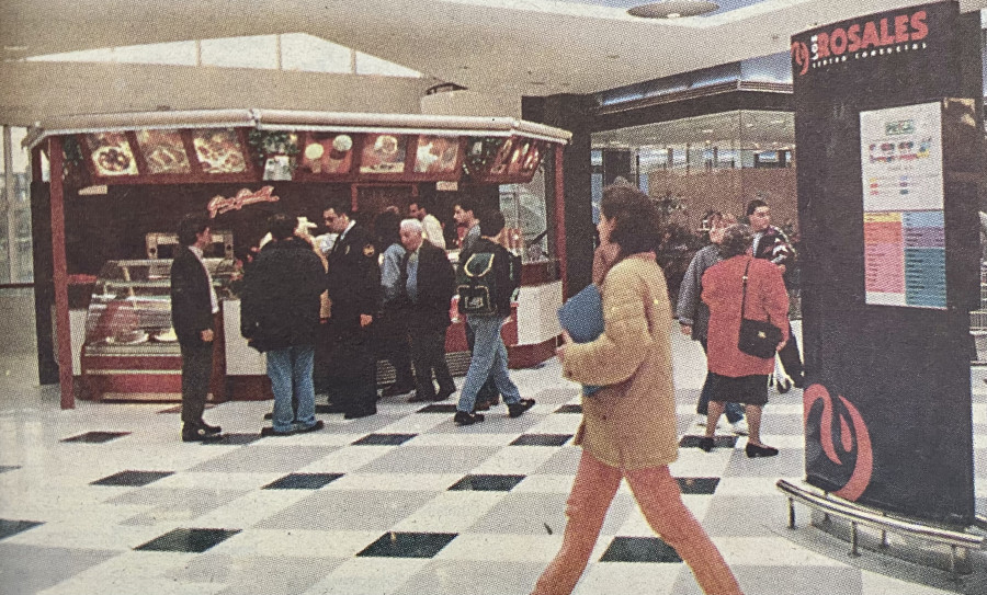 Hace 25 años: El centro comercial de Los Rosales recibió a 40.000 personas en su primer día