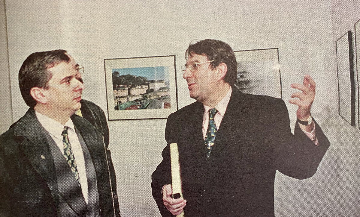 Valentu00edn Alejandro  y Francisco Vu00e1zquez, en la exposiciu00f3n de El Ideal Gallego en 1996