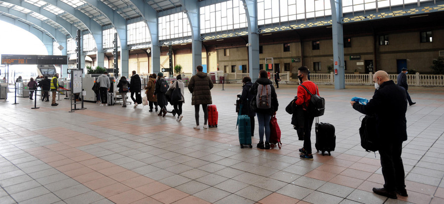 Una avería en una puerta provoca retrasos de media hora en el tren Vigo-A Coruña