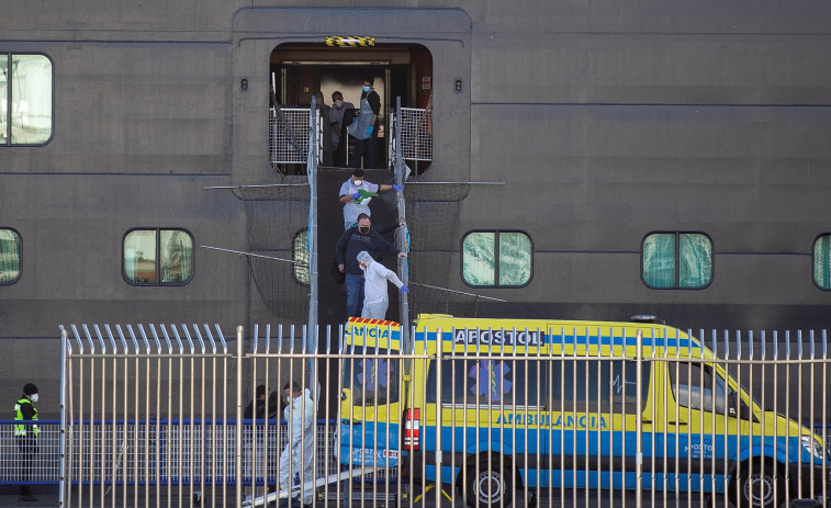 Detectados 22 positivos por covid en el Queen Elizabeth atracado en A Coruña