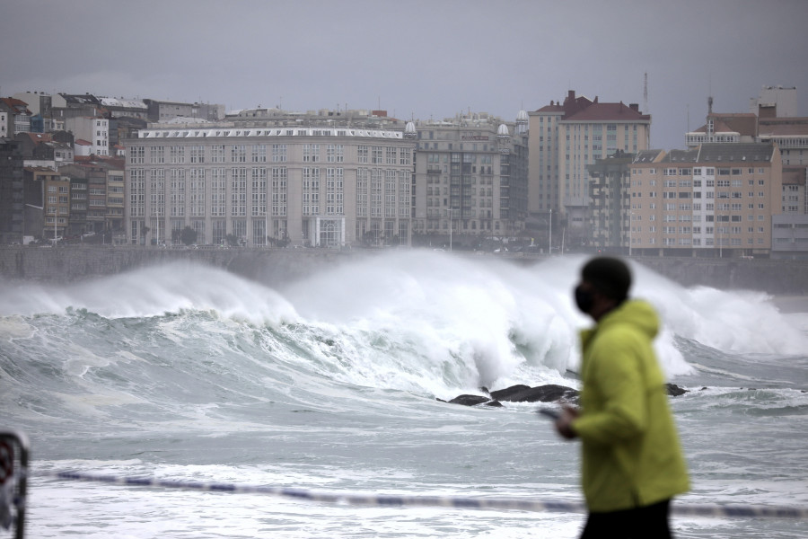 Las olas alcanzan los doce metros de altura durante la segunda jornada de temporal
