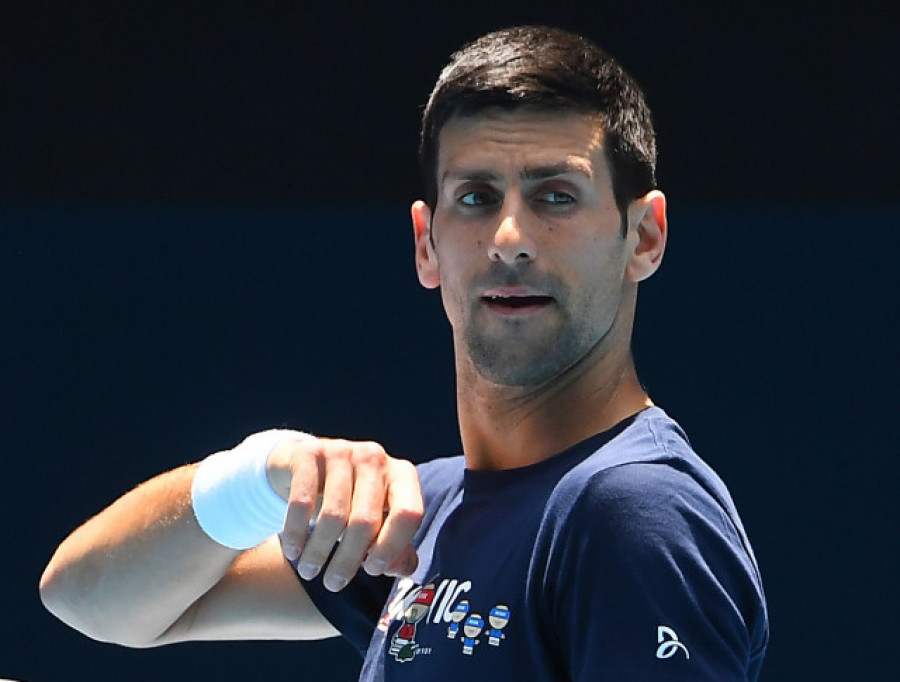 Djokovic admite "errores humanos" en trámites para entrar a Australia