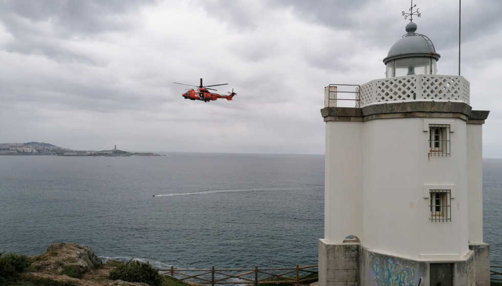 Helicóptero de Salvamento Marítimo en Mera