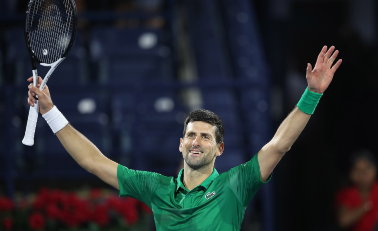 Novak Djokovic retorna a las pistas con una solvente victoria ante Musetti en Dubai